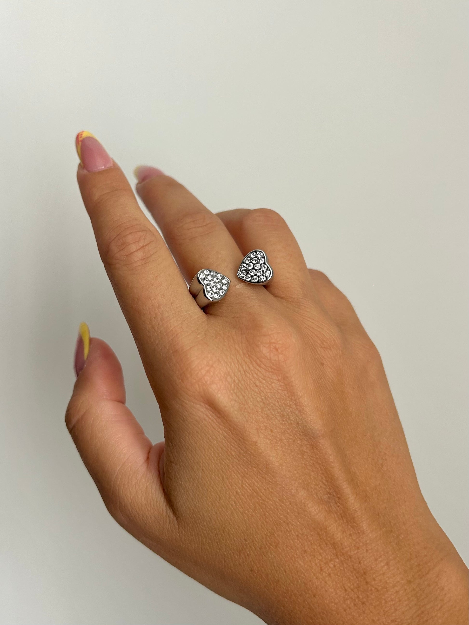 Anello Embrace
