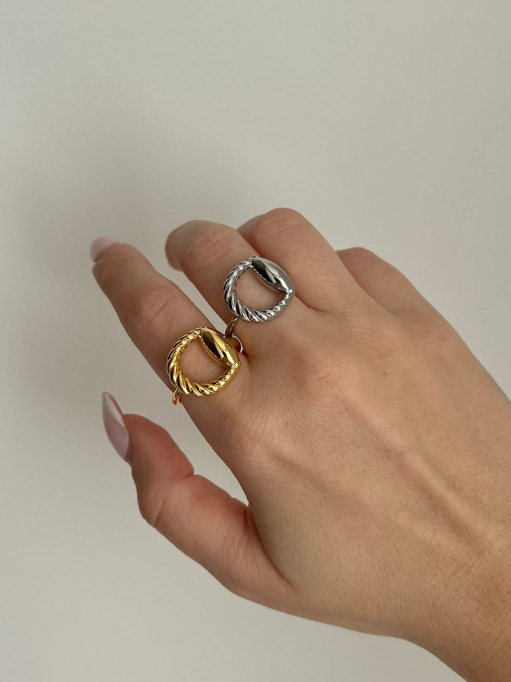 Anello Iside