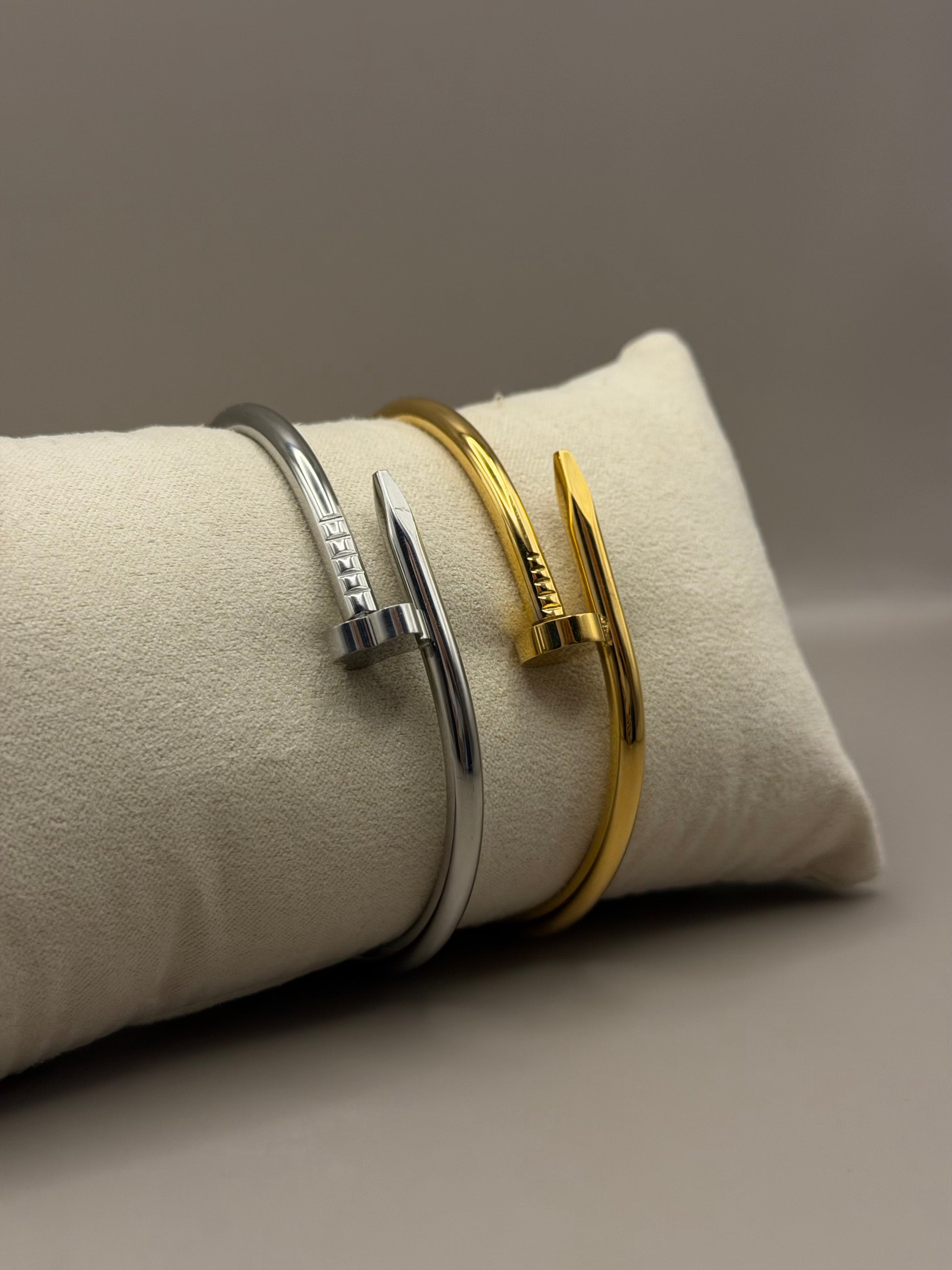 Bracciale Rigido Chiodo