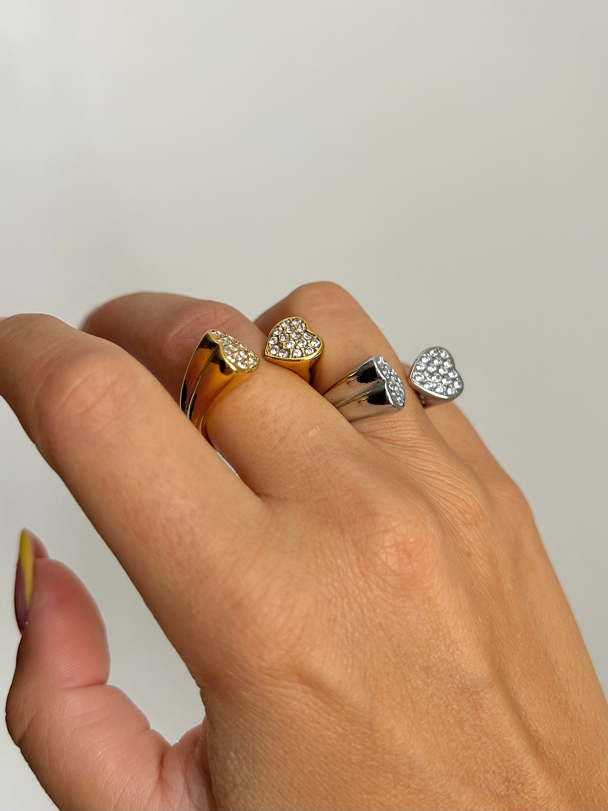 Anello Embrace