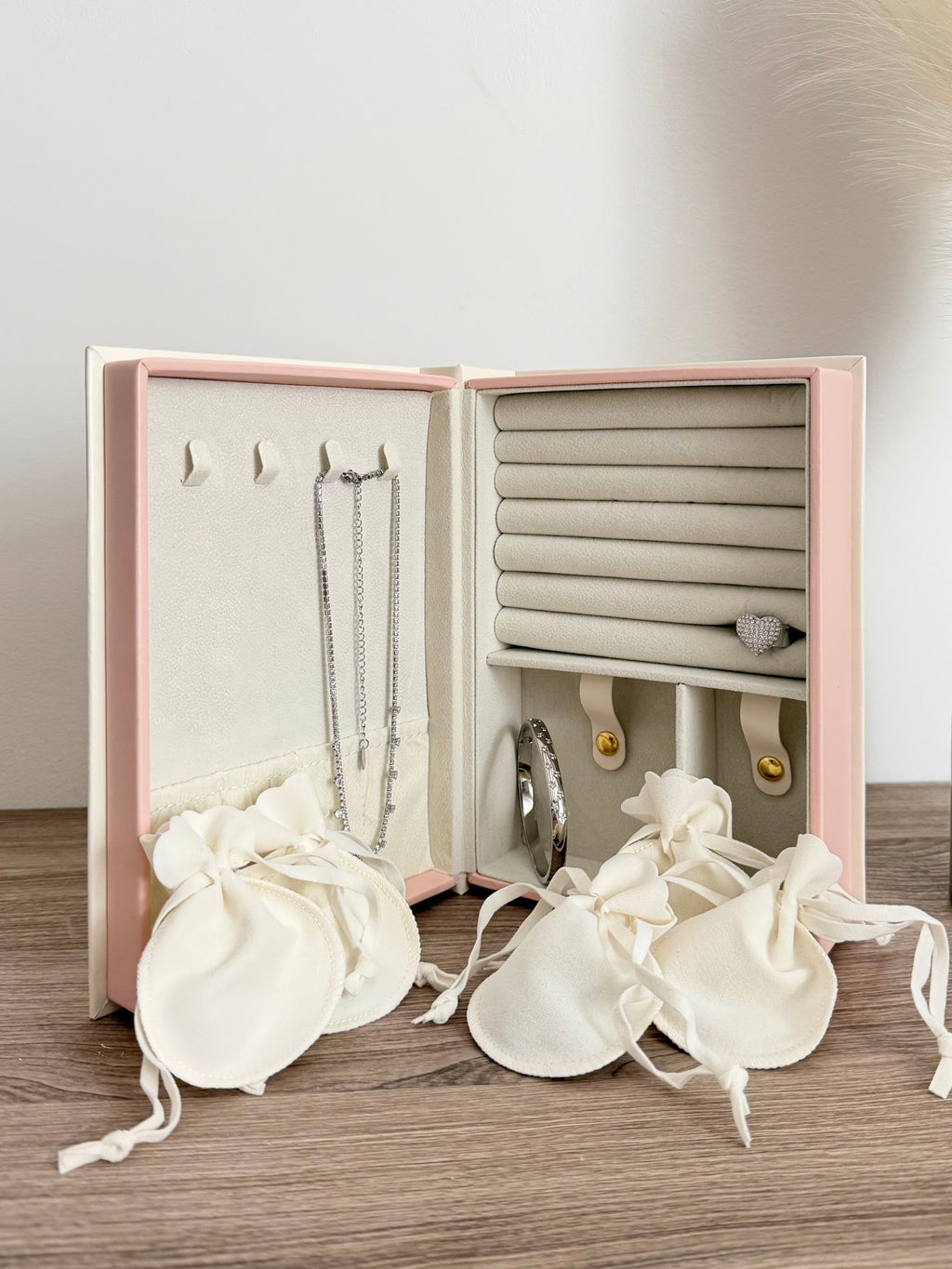 Magic Jewelry Book – Christmas Limited Edition