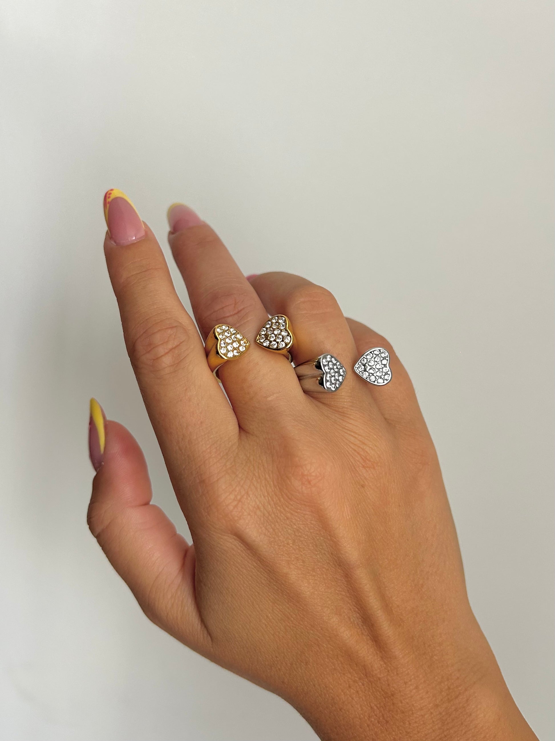 Anello Embrace